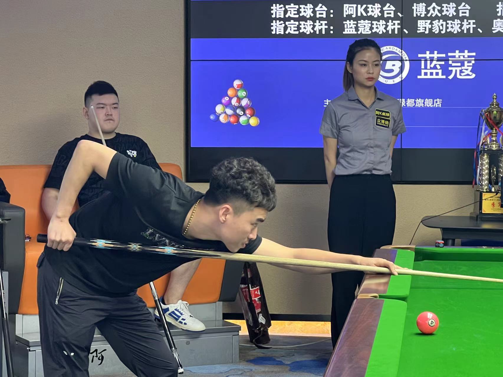 更是年轻球 更是年轻球